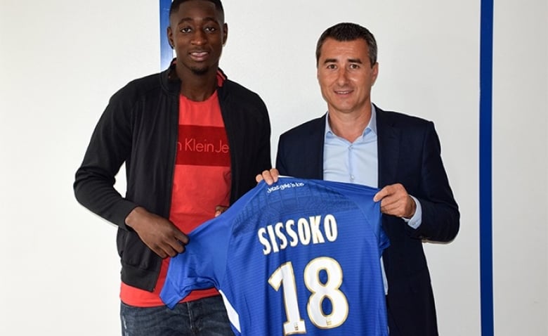 chelsea met fin aux négociations pour le transfert de deivid à strasbourg, suscitant des interrogations sur la stratégie du club et l'avenir du jeune talent. découvrez les détails de cette décision et son impact sur le mercato.