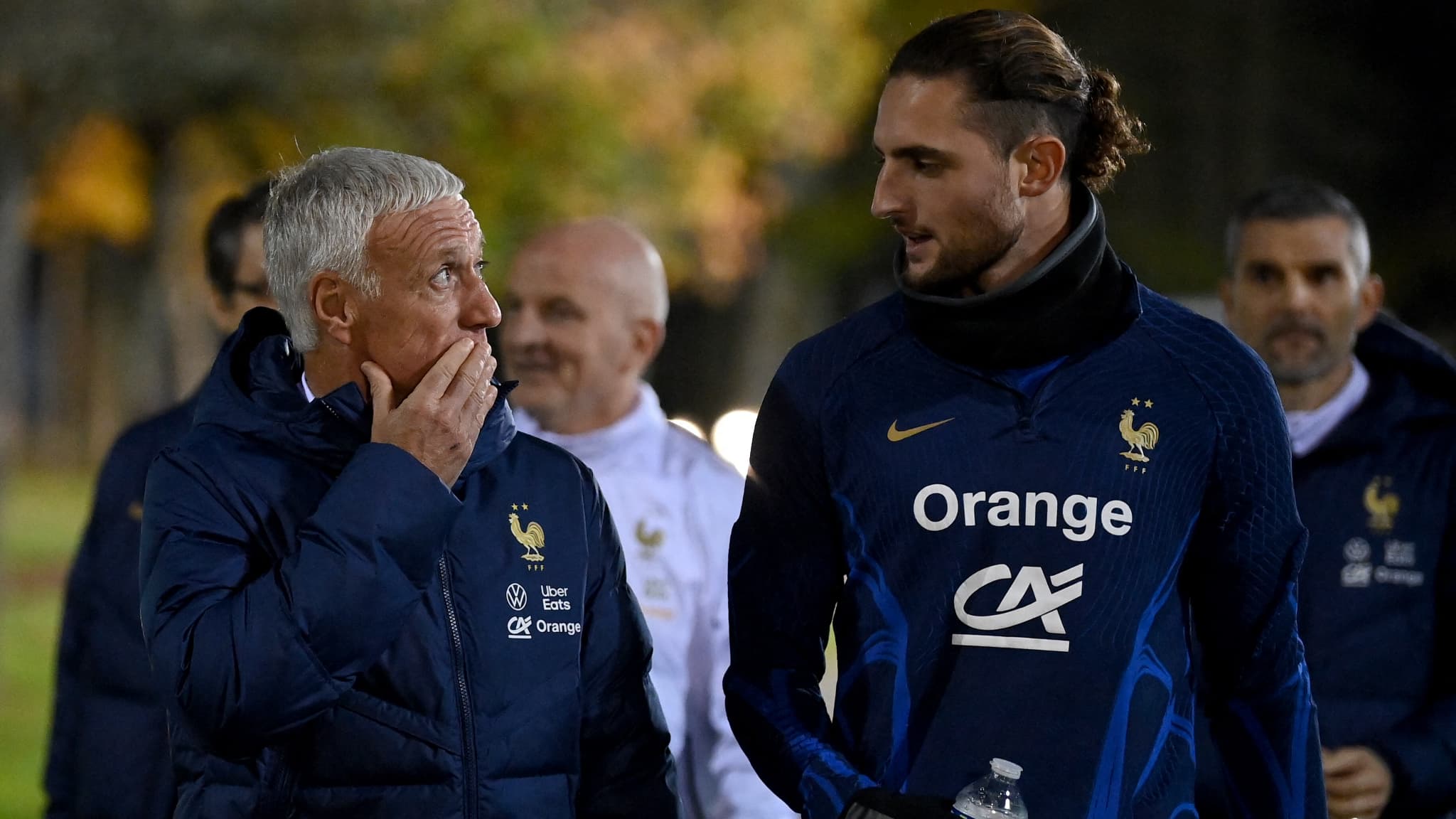 découvrez les enjeux et la polémique entourant le transfert d'adrien rabiot vers l'olympique de marseille. analyse des réactions des supporters, des performances du joueur, et des implications pour le club dans ce dossier brûlant du mercato.