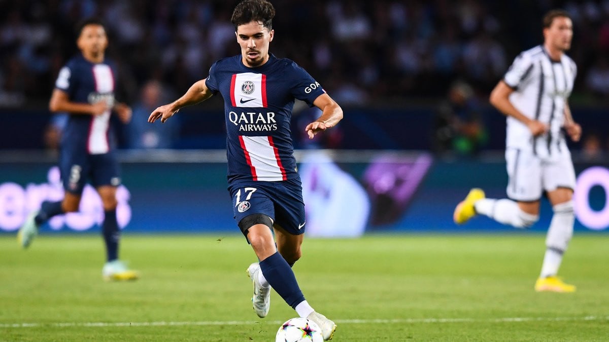 découvrez pourquoi le transfert de stars vers le psg semble irréalisable, entre enjeux financiers, rivalités sportives et ambitions des clubs européens. plongez dans les coulisses des négociations et les défis qui freinent les transferts de joueurs de renom.