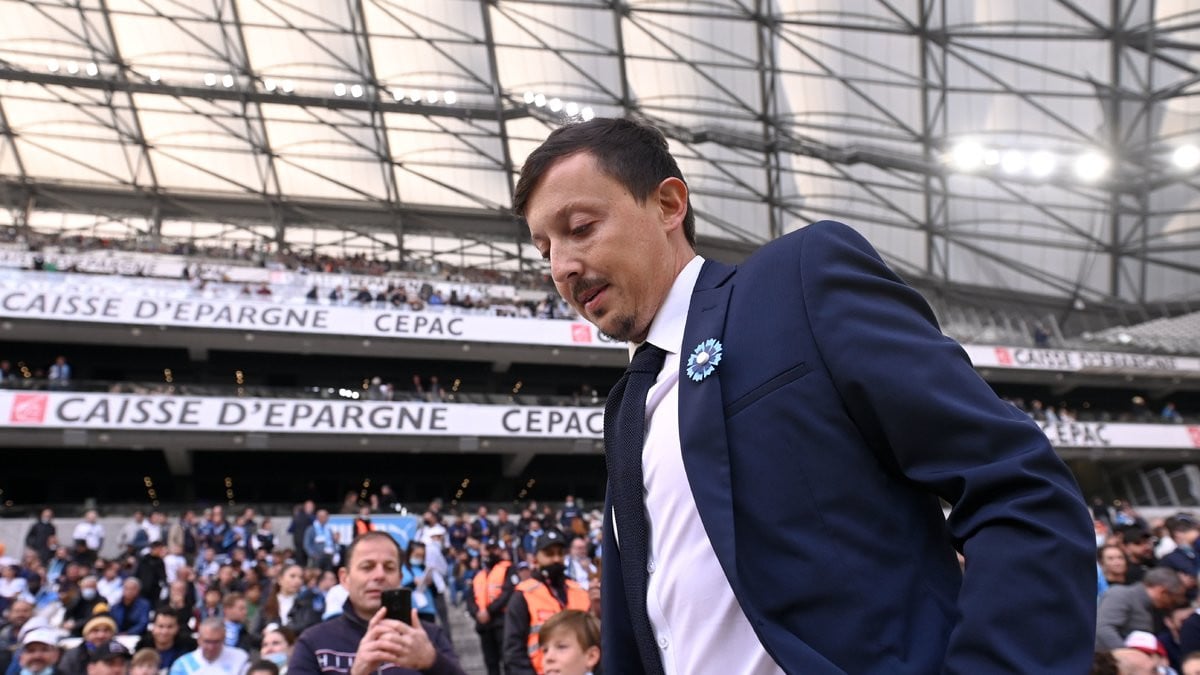 découvrez l'incroyable transfert historique de l'olympique de marseille, plongeant dans les détails de cette opération marquante qui a redéfini l'avenir du club. revivez les moments forts et l'impact de ce transfert sur le parcours des joueurs et l'équipe.