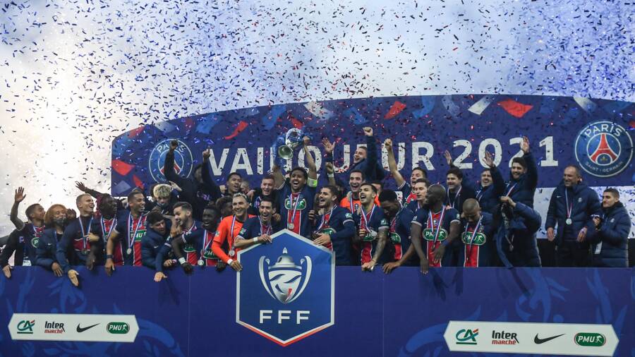 découvrez comment le psg réalise un double coup de 40 millions d'euros sur le marché des transferts, renforçant ainsi son effectif pour la prochaine saison. ne manquez pas les détails de cette opération ambitieuse !