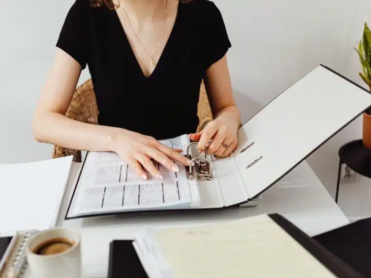 découvrez les étapes essentielles pour surmonter les obstacles liés au transfert de permis de travail pour les entraîneurs. informez-vous sur les procédures, exigences et conseils pratiques pour réussir votre démarche.