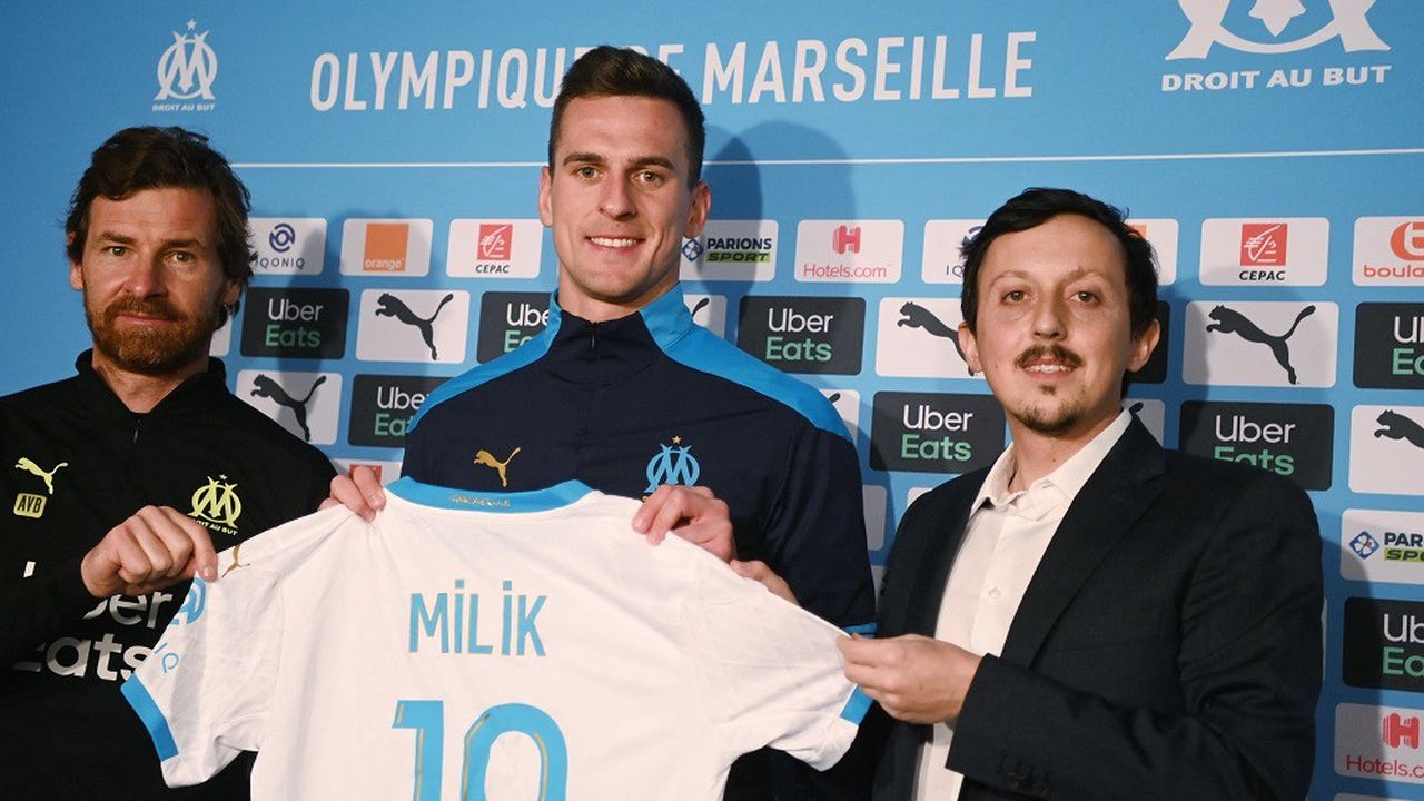 découvrez toutes les dernières actualités et analyses sur les transferts de joueurs dans le monde du football. restez informé des mouvements sur le marché, des rumeurs, des signatures officielles et des impacts majeurs sur les équipes.