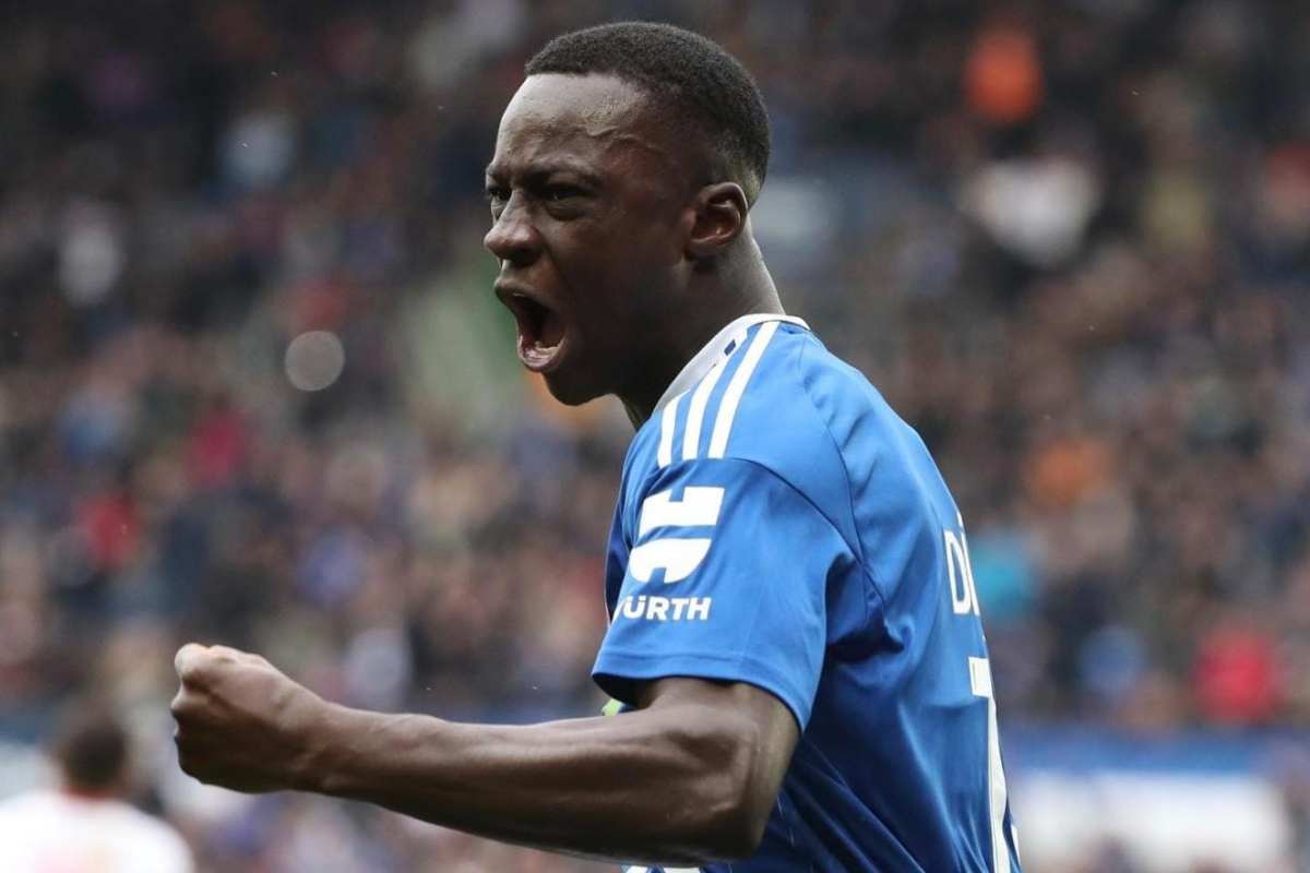 découvrez les conséquences du passage d'amadou diarra dans le monde du football. analyse de son impact sur les équipes, les performances individuelles et les enjeux du sport au niveau professionnel.
