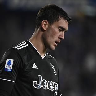 découvrez toutes les dernières infos et transferts du real madrid ! restez à jour sur les nouvelles recrues, les départs, et les performances de l'équipe. suivez l'actualité du club emblématique du football espagnol.