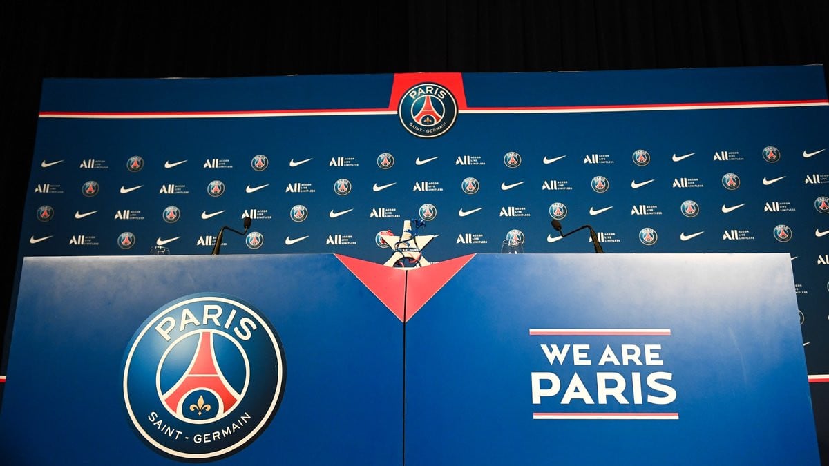 découvrez les détails du transfert record de 130 millions d'euros au psg, une opération qui redéfinit le marché des transferts. analyse des implications sportives et financières pour le club parisien.