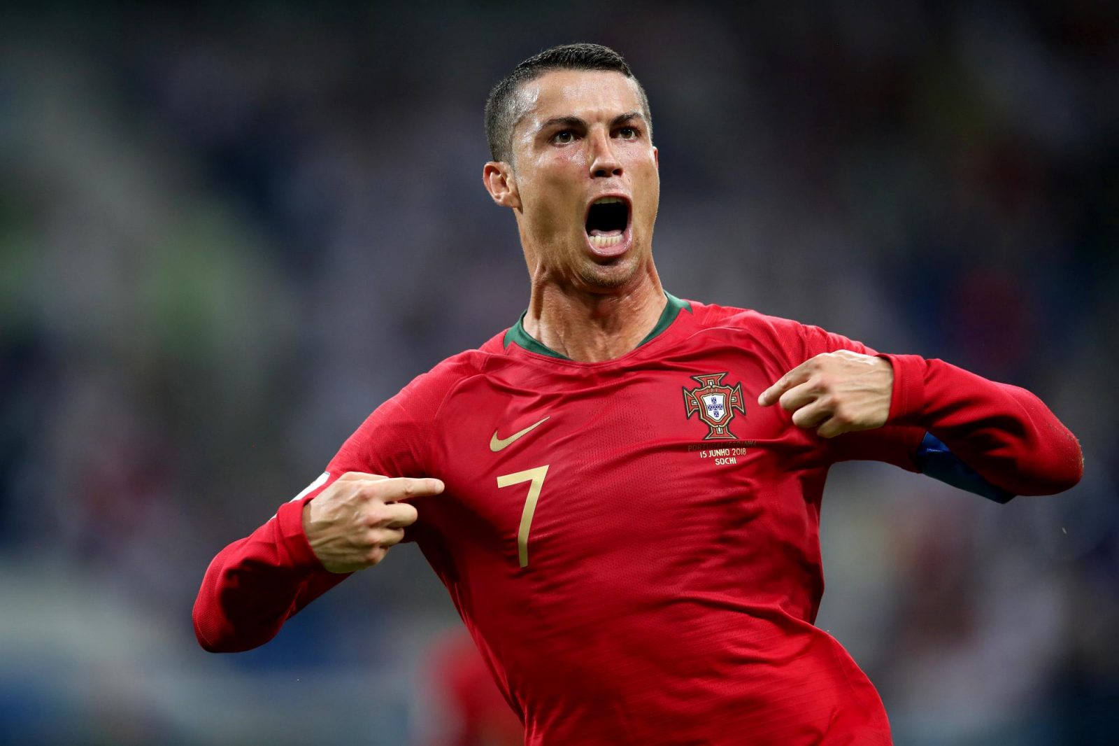 découvrez les détails captivants du transfert de cristiano ronaldo, l'une des plus grandes légendes du football. plongez dans les coulisses de cette transaction historique qui a marqué l'histoire du sport.