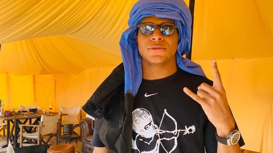 découvrez les détails du transfert de kylian mbappé pour 60 millions d'euros, une transaction qui marque un tournant dans le football. analyse des enjeux et des implications de ce transfert sur le marché et les clubs concernés.