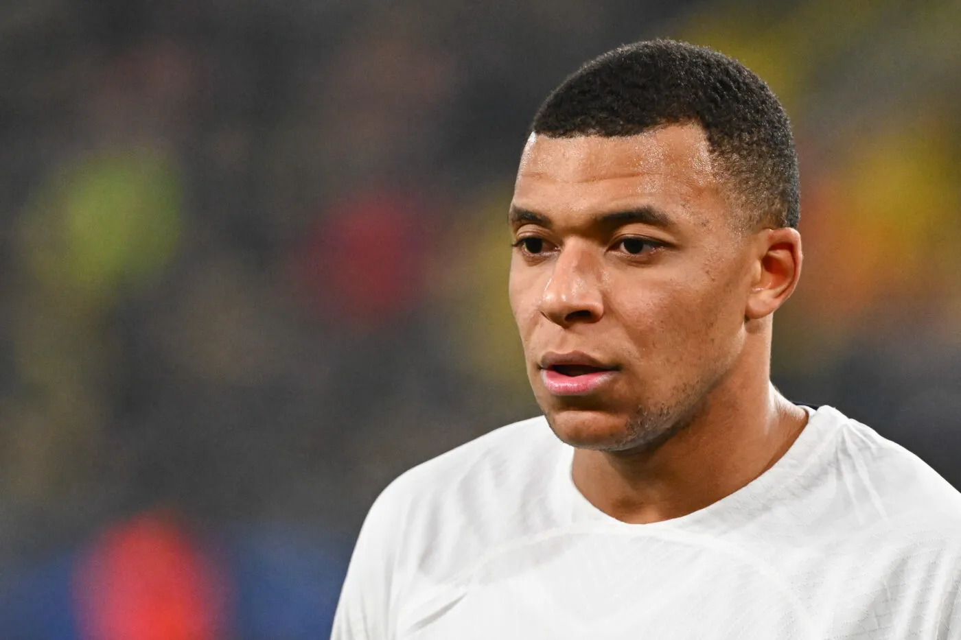 découvrez notre analyse approfondie du transfert de kylian mbappé, l'attaquant vedette du football français. quelles sont les implications de ce transfert sur sa carrière, son équipe et le marché des transferts ? plongez dans les détails de ce mouvement marquant!