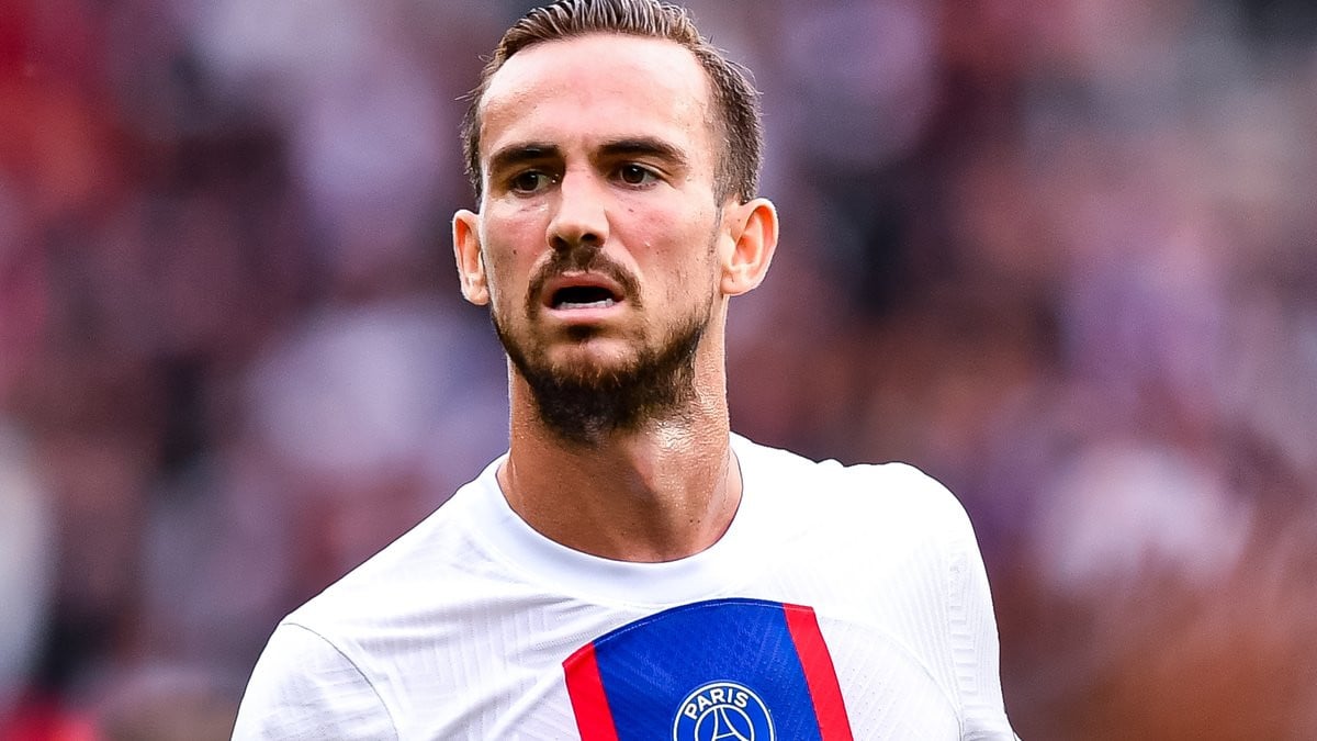 découvrez toutes les actualités sur les transferts du paris saint-germain. suivez les rumeurs, les annonces officielles et les analyses des nouveaux joueurs qui rejoignent le club. restez informé des mouvements sur le marché des transferts avec notre couverture complète.