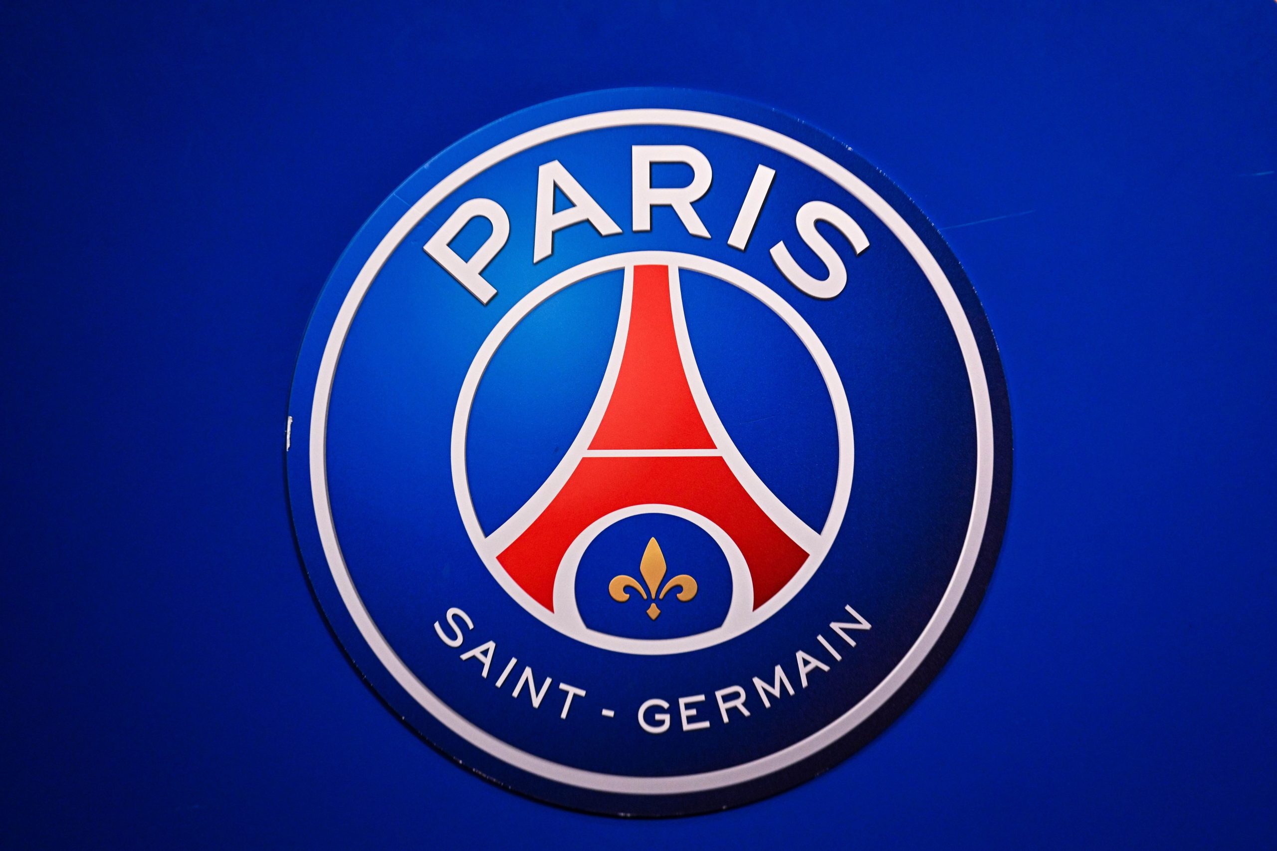 découvrez les détails du transfert record de 75 millions d'euros au psg, une opération qui marque un tournant dans le mercato. analyse des enjeux sportifs et économiques autour de cette transaction qui fait vibrer les fans de football.
