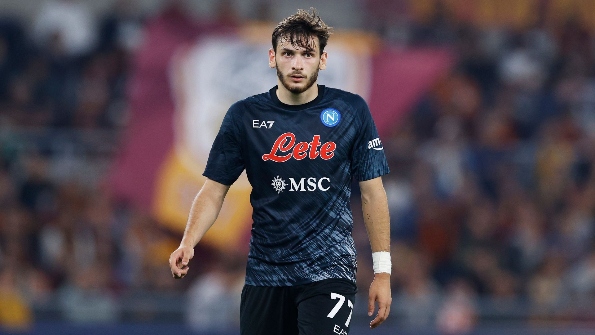 découvrez tout sur kvaratskhelia, le talent prometteur qui fait sensation au psg. parcours, performances et avenir de ce joueur à suivre de près dans le monde du football.