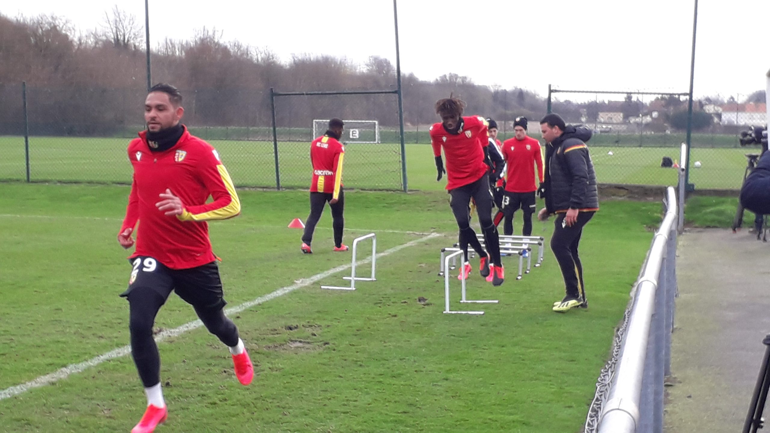 découvrez les motivations de pau lopez alors qu'il renonce à rejoindre le rc lens, et les implications de cette décision pour le club et le joueur.