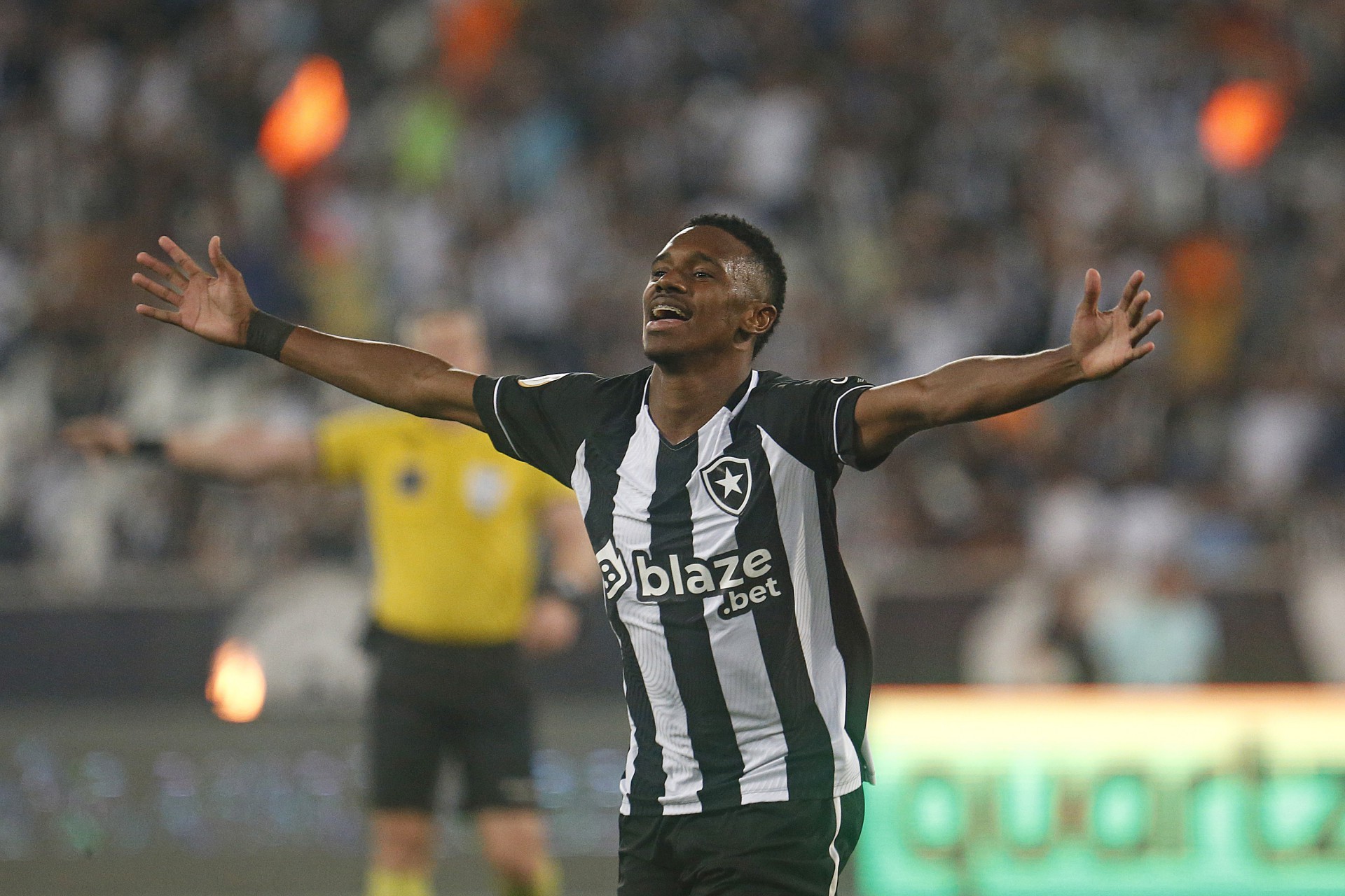 découvrez les raisons du départ de jeffinho de l'olympique lyonnais vers botafogo. plongée dans cette transition qui marque un tournant dans la carrière du joueur.