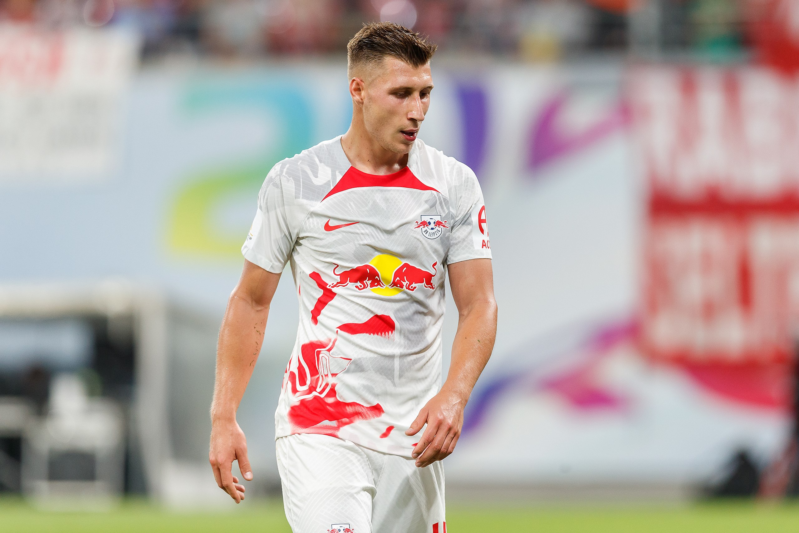 découvrez la carrière de benjamin orban en bundesliga, ses performances sur le terrain et son impact dans l'un des championnats les plus compétitifs d'europe. suivez son parcours et ses statistiques récentes.