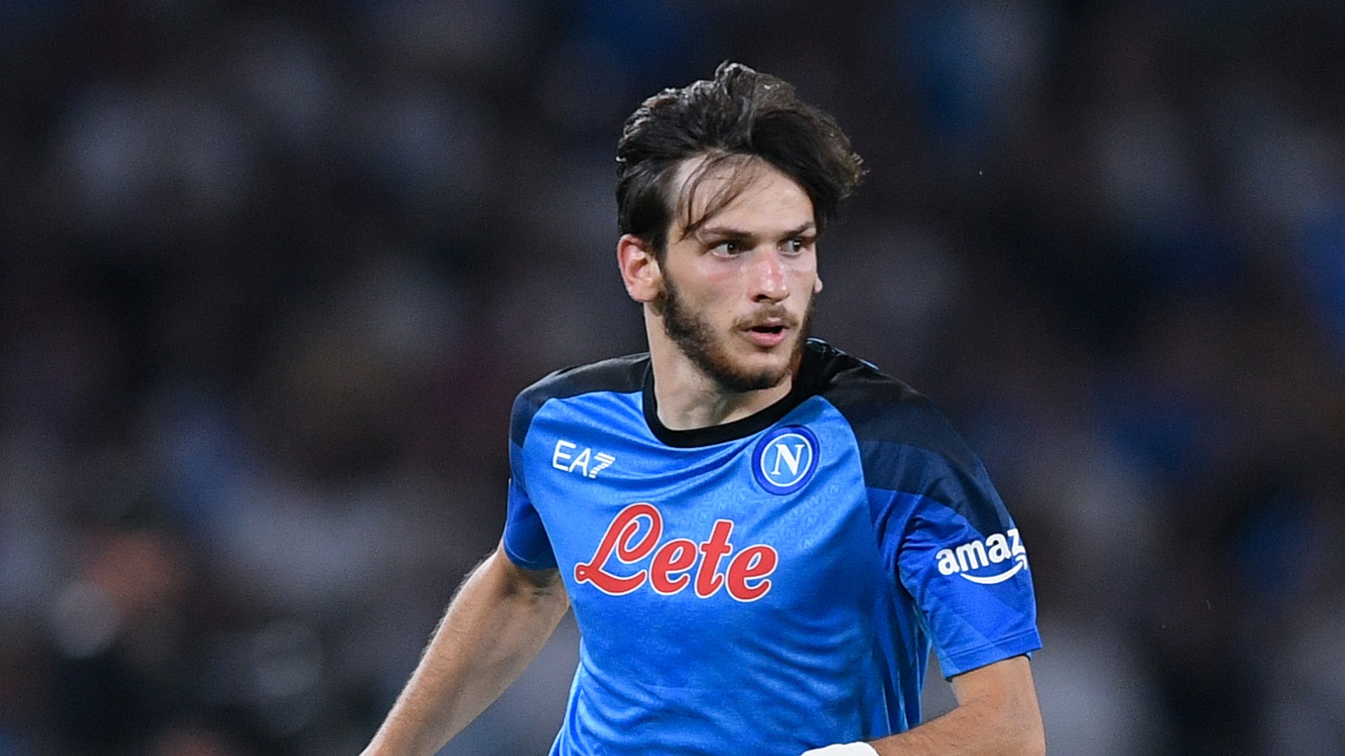 découvrez tout sur kvaratskhelia, le talentueux footballeur géorgien en pleine ascension, et son éventuel transfert au psg. analyses, statistiques et perspectives sur son impact dans le club français.
