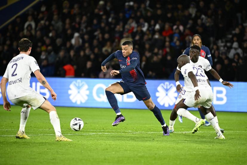 découvrez les dernières actualités et rumeurs concernant le transfert de kylian mbappé. restez informé sur les enjeux, les clubs intéressés et les détails de cette affaire qui agite le monde du football.