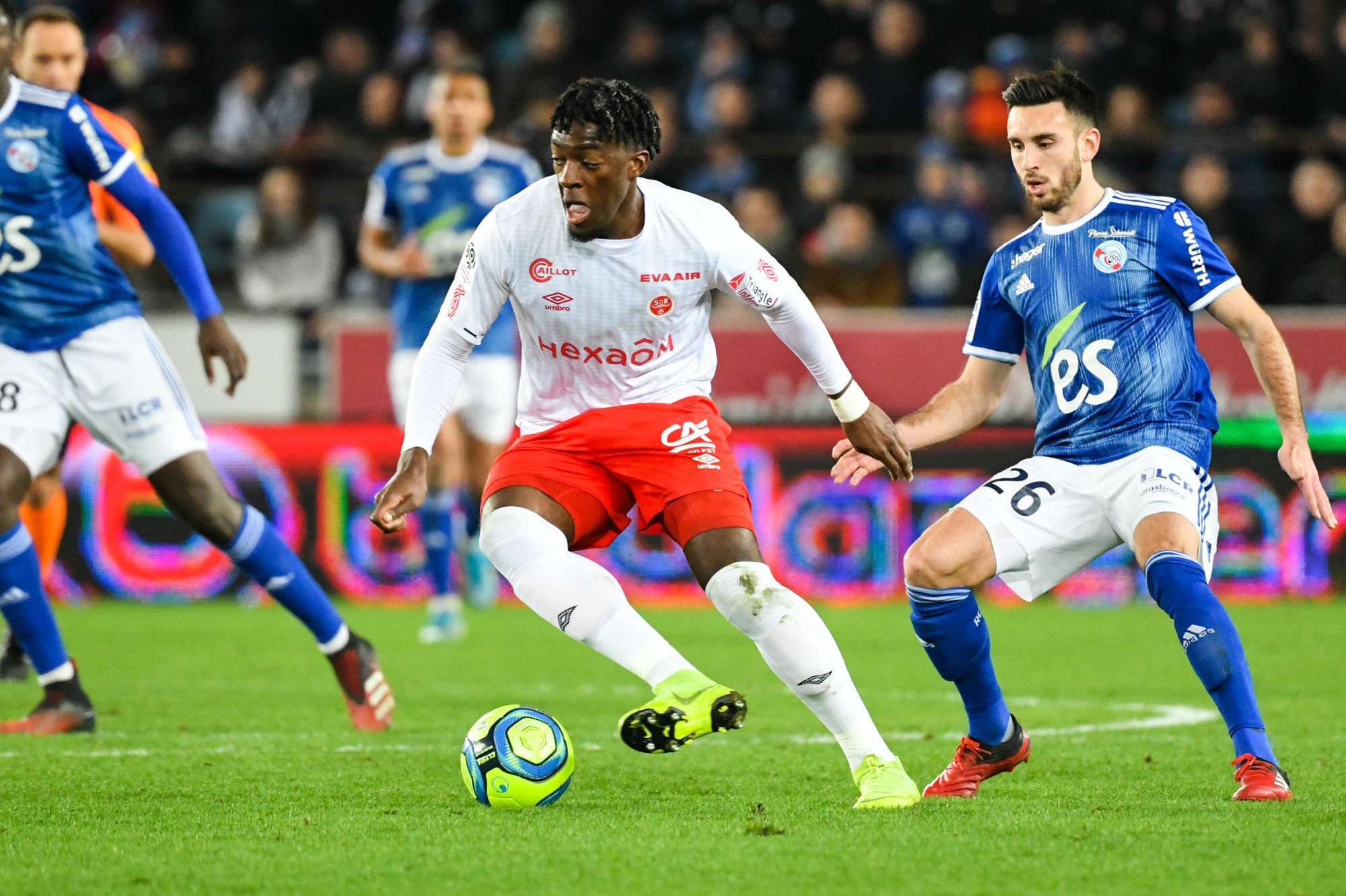 découvrez les dernières nouvelles sur le transfert de disasi à aston villa. tous les détails et analyses sur cette opération qui pourrait transformer l'équipe et donner une nouvelle dynamique au club.