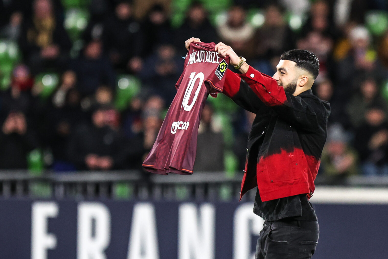 découvrez les derniers transferts de l'hiver 2023 en ligue 1. restez à jour avec les mouvements de joueurs, les meilleures recrues et les affaires chaudes du mercato hivernal dans le championnat français.