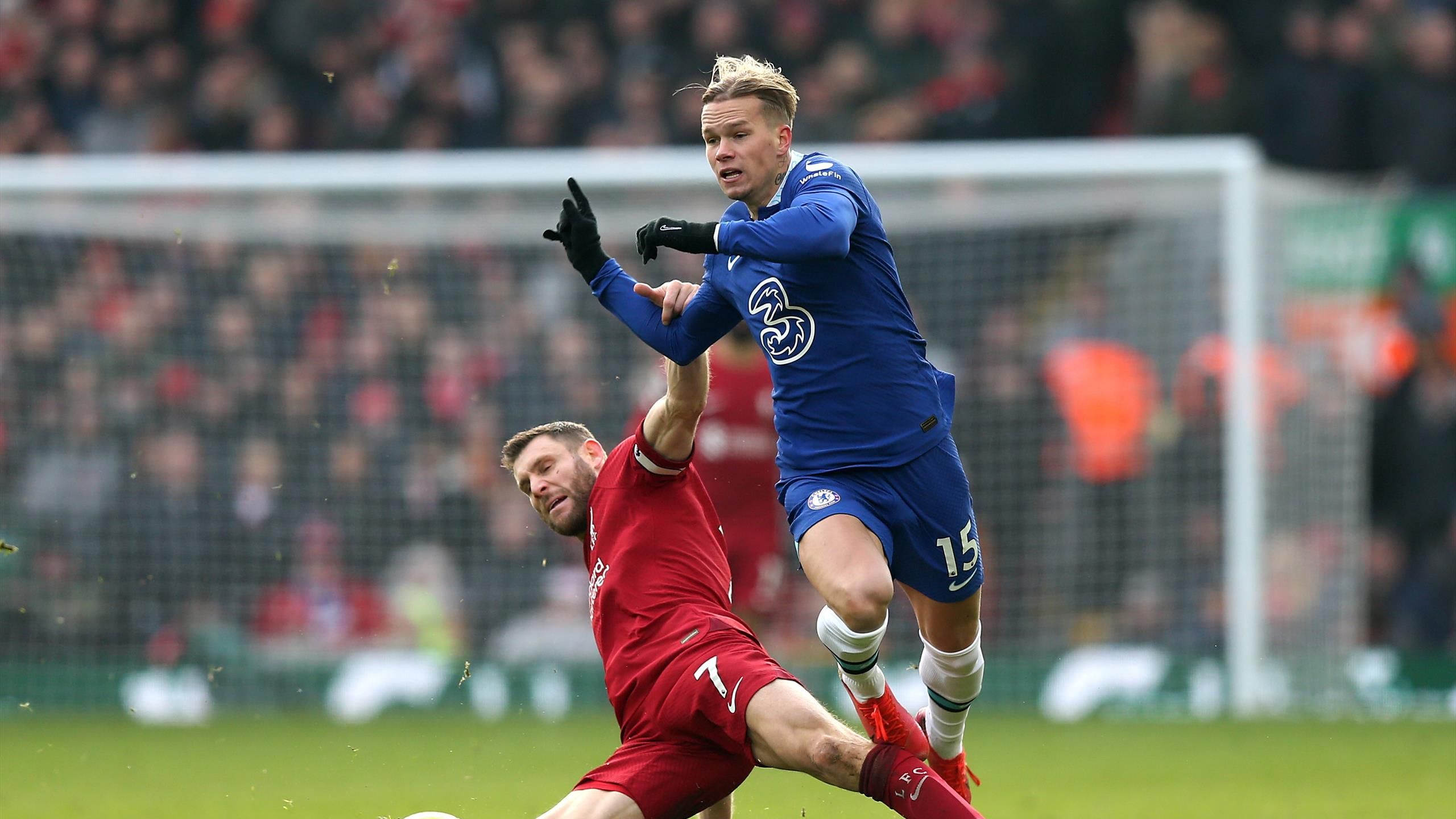 découvrez les moments clés des transferts historiques de la premier league, des joueurs légendaires aux transactions marquantes qui ont changé le cours du championnat anglais. plongez dans l'histoire fascinante de ces transferts qui ont façonné le football moderne.