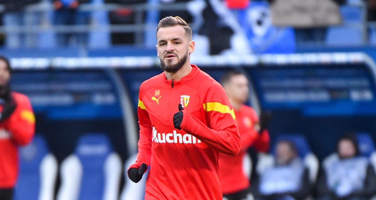 découvrez les enjeux du recrutement stratégique au rc lens, club emblématique du football français. plongez dans les méthodes innovantes et les décisions clés qui façonnent l'équipe pour atteindre l'excellence sur le terrain.