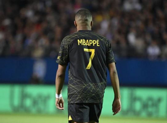 découvrez toutes les dernières informations sur kylian mbappé et son potentiel transfert en arabie saoudite. analyse des offres, enjeux sportifs et impact sur sa carrière.