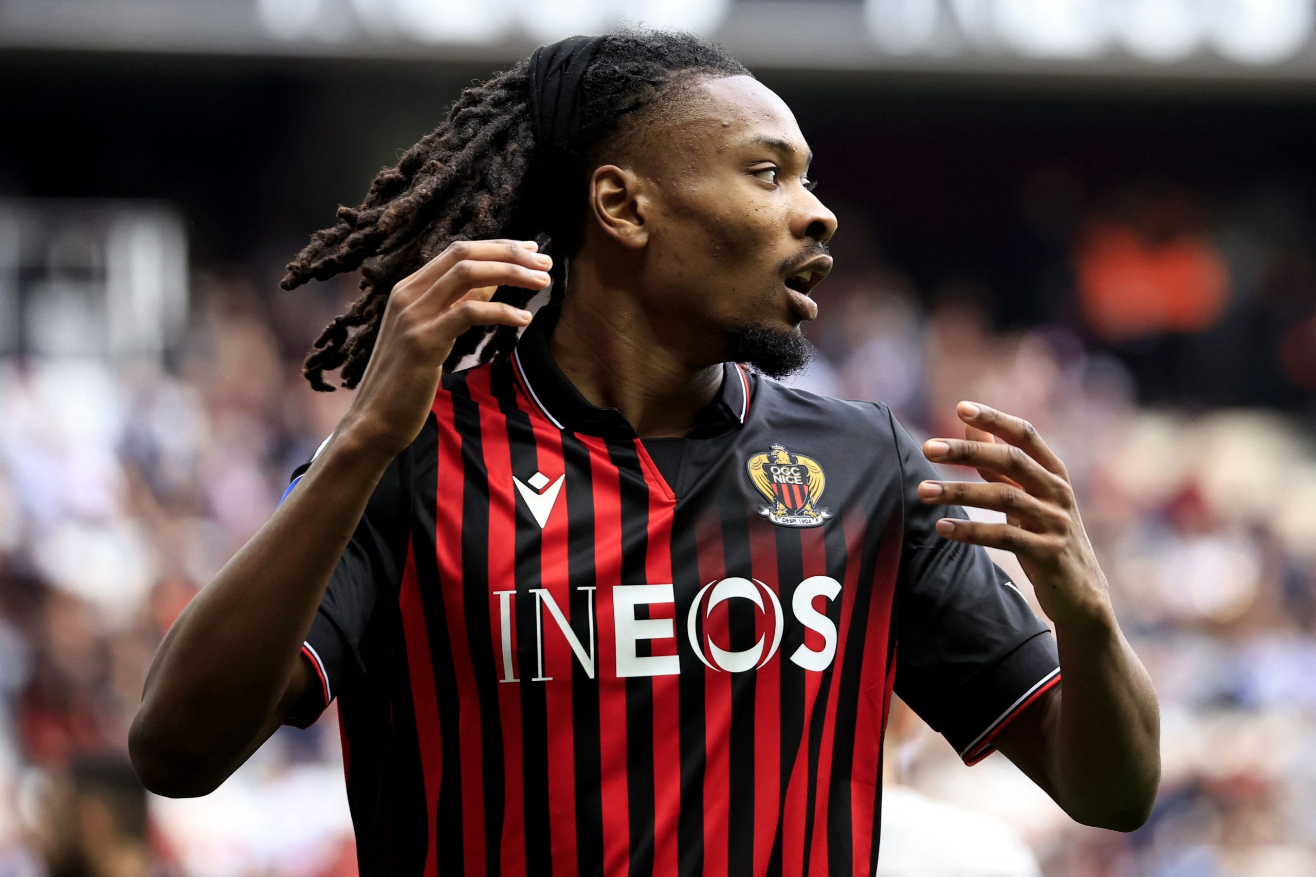 découvrez comment l'ailier français marcus thuram a propulsé arsenal devant liverpool dans un match palpitant, mettant en lumière ses performances exceptionnelles et les enjeux cruciaux de cette rencontre décisive.