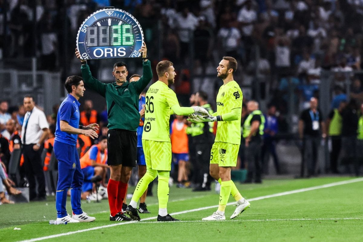 découvrez le transfert surprise de l'om qui bouleverse le mercato ! ne manquez pas les détails exclusifs sur cette opération inattendue et ses implications pour l'équipe. suivez toutes les dernières actualités de l'olympique de marseille.
