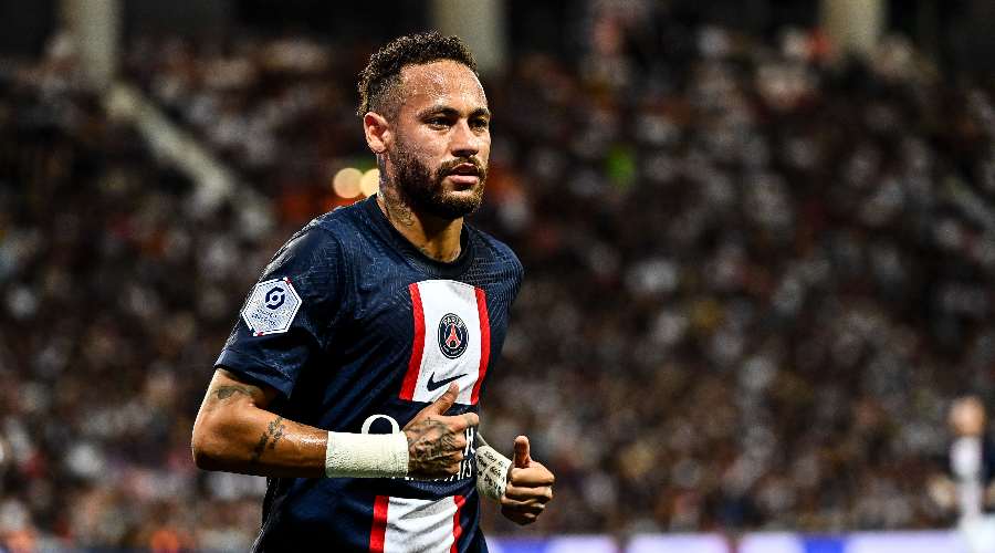 découvrez notre masterclass exclusive animée par le légendaire neymar. plongez dans l'univers du football de haut niveau avec des conseils pratiques, des techniques avancées et des anecdotes captivantes de l'un des plus grands joueurs de la scène internationale. rejoignez-nous pour perfectionner vos compétences et vivre une expérience inoubliable.