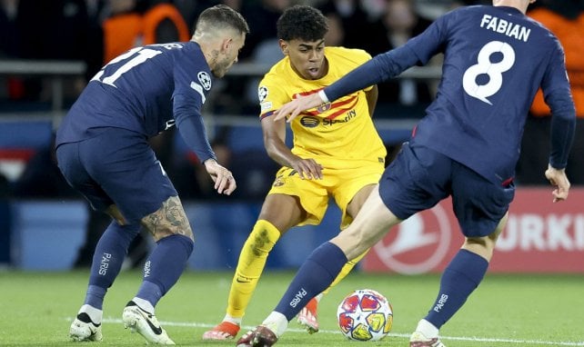 le paris saint-germain a officialisé le recrutement de lamine yamal pour un montant impressionnant de 60 millions d'euros. découvrez les détails de ce transfert qui promet de bouleverser la saison du club et l'impact que ce jeune talent pourra avoir sur le terrain.
