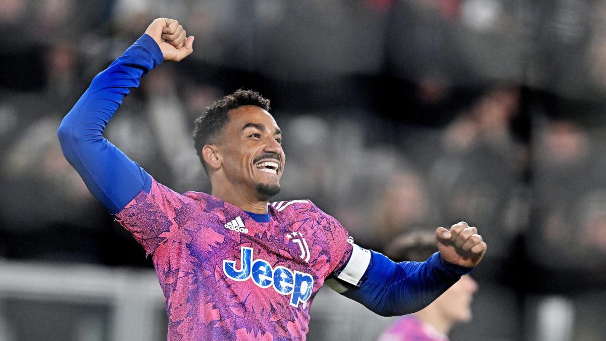 découvrez toutes les actualités sur les transferts de l'om (olympique de marseille) ! suivez les rumeurs, les officialisations et les analyses des mouvements de joueurs pour rester à jour sur votre club préféré.