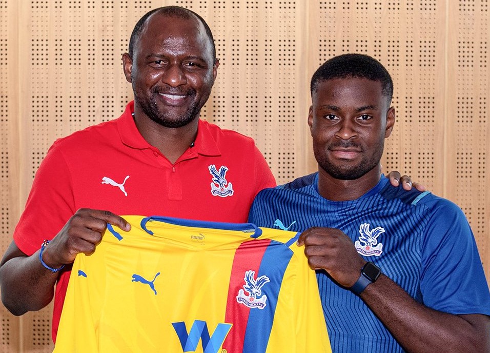 chelsea fc annonce le recrutement de marc guehi, un défenseur talentueux et prometteur. découvrez comment cette nouvelle acquisition renforce l'équipe et quelles sont les attentes pour la saison à venir.