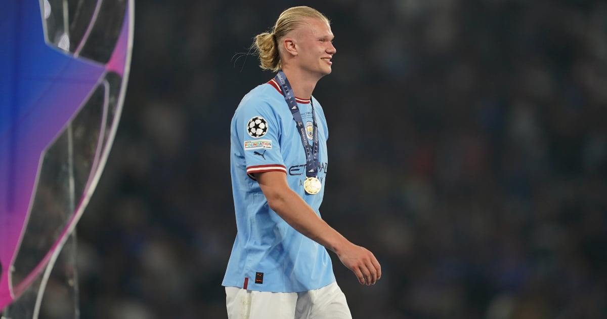 découvrez les enjeux et les détails du transfert d'erling haaland, souvent qualifié de transfert du siècle. analyse des implications sportives et financières qui entourent ce phénomène du football.