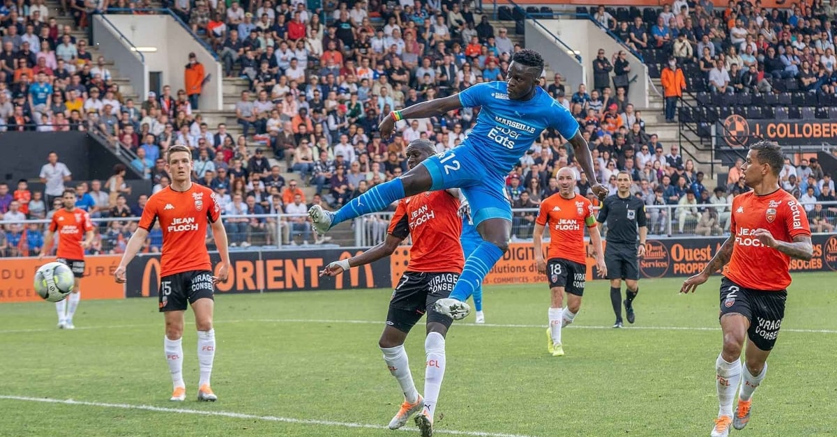 om propose une offre de 30 millions d'euros pour un transfert, témoignant de son ambition sur le marché des transferts. découvrez tous les détails de cette opération qui pourrait bouleverser l'équipe pour la saison à venir.