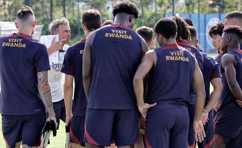 découvrez les dernières actualités sur le transfert de 50 millions d'euros du psg, incluant les détails de la transaction, les joueurs impliqués et les réactions du club et des supporters. restez informé des mouvements clés sur le marché des transferts.
