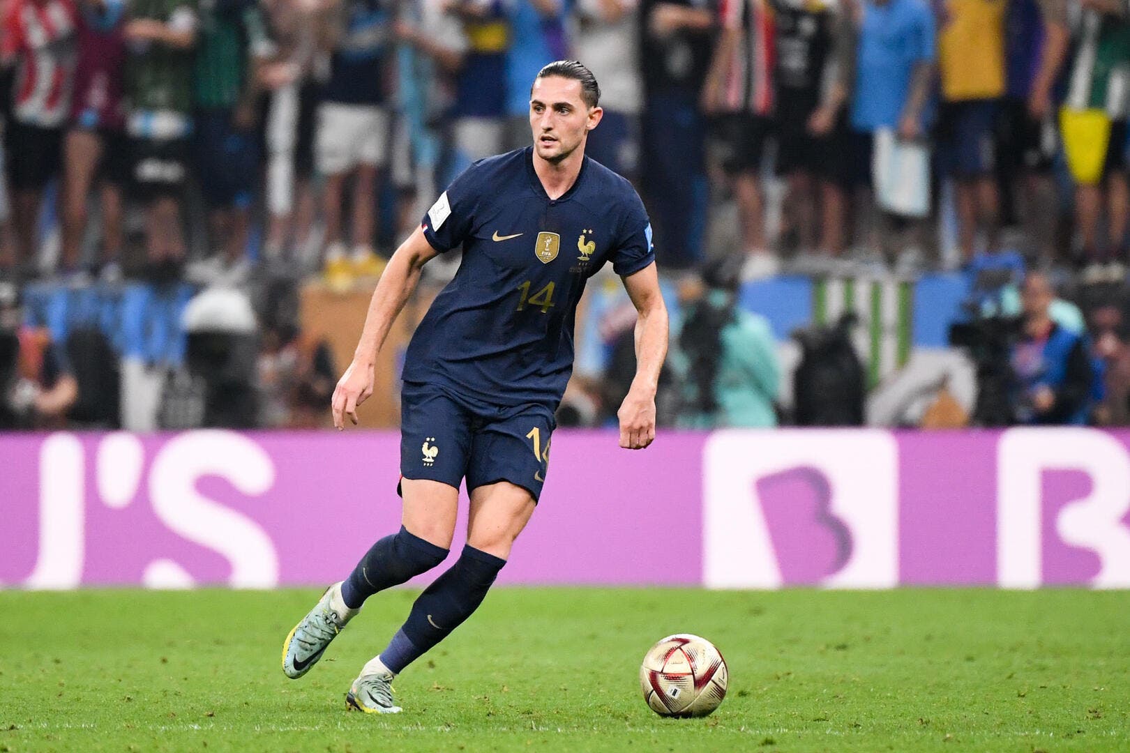 découvrez les dernières actualités et analyses sur les transferts d'adrien rabiot, son impact dans le football et les clubs intéressés par son talent exceptionnel. restez informé des rumeurs, des négociations et des prochaines étapes de sa carrière.