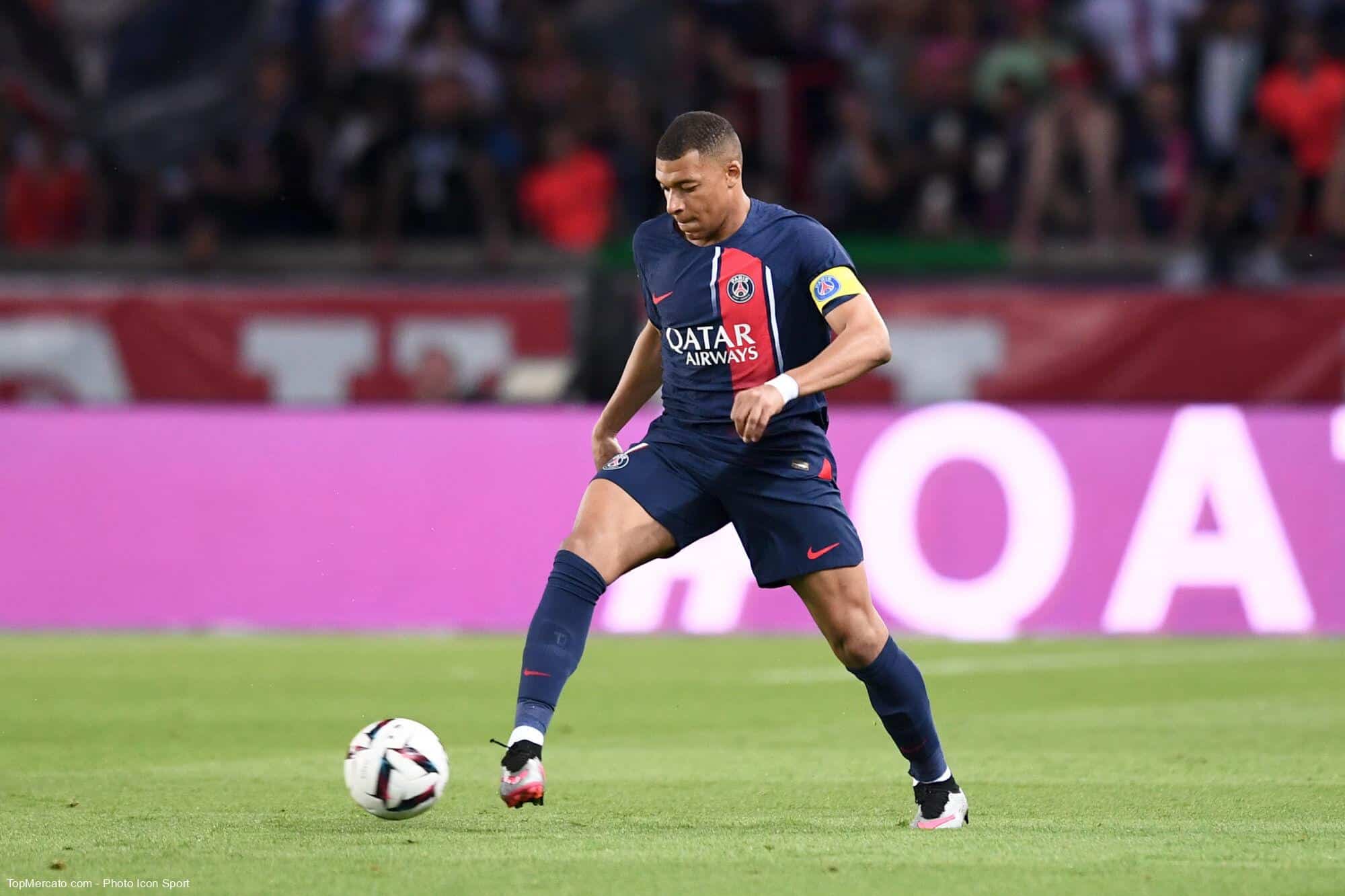 découvrez les dernières actualités et analyses sur le transfert potentiel de kylian mbappé au real madrid. plongez dans les rumeurs, les performances et l'impact que l'attaquant français pourrait avoir sur le club espagnol. restez informé sur ce feuilleton fascinant du football.
