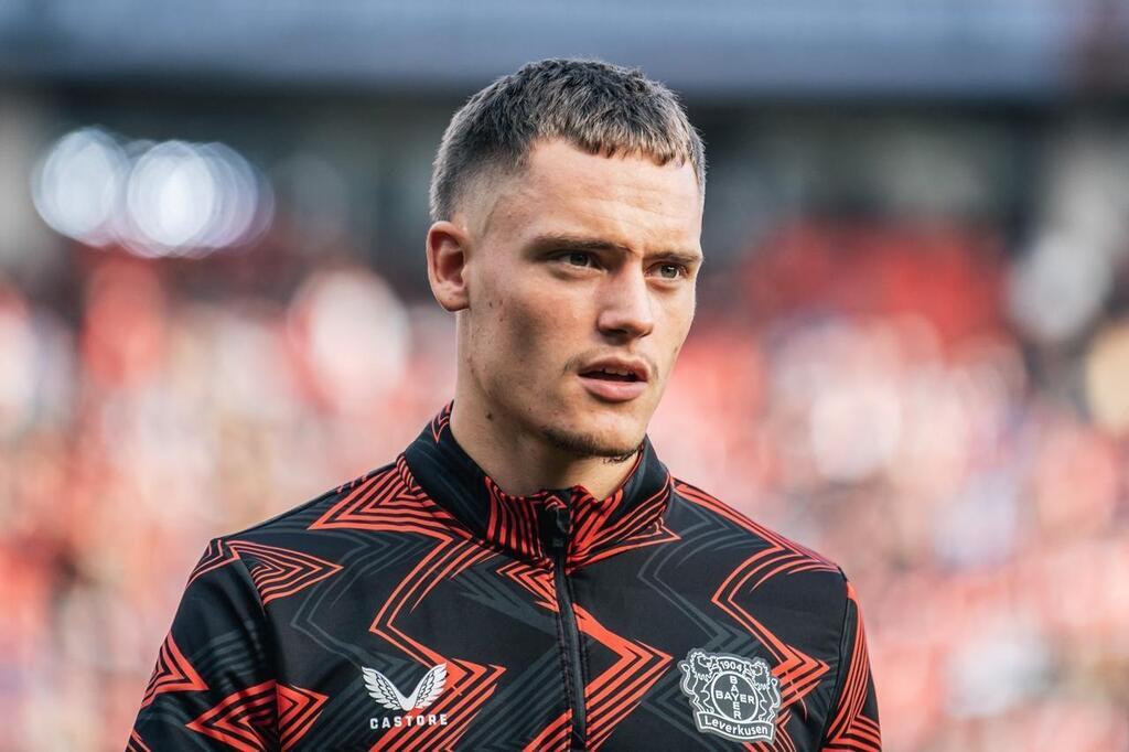 le bayern munich aurait des vues sur le jeune talent florian wirtz, prometteur milieu offensif du bayer leverkusen. découvrez les enjeux de cette potentielle rencontre entre l'un des plus grands clubs d'europe et la nouvelle étoile du football allemand.