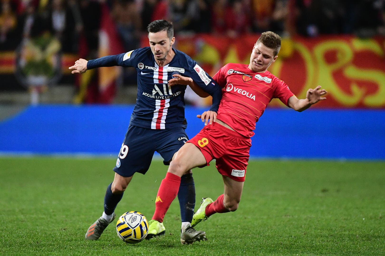 découvrez les dernières nouvelles et analyses sur les adieux marquants des figures emblématiques du psg. revivez les moments forts et les émotions des fans alors que le club fait face à des départs significatifs.