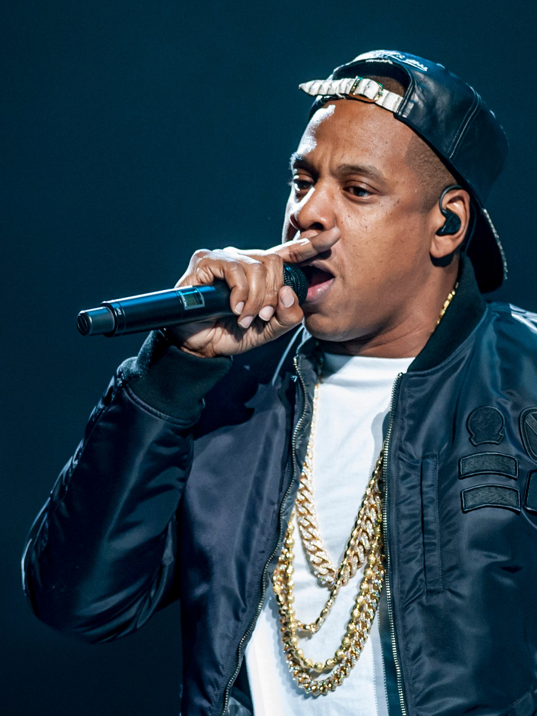 découvrez le transfert du rappeur jay-z, un événement marquant dans l'univers de la musique et du divertissement. explorez les coulisses de ce changement stratégique et l'impact qu'il aura sur sa carrière et ses fans.