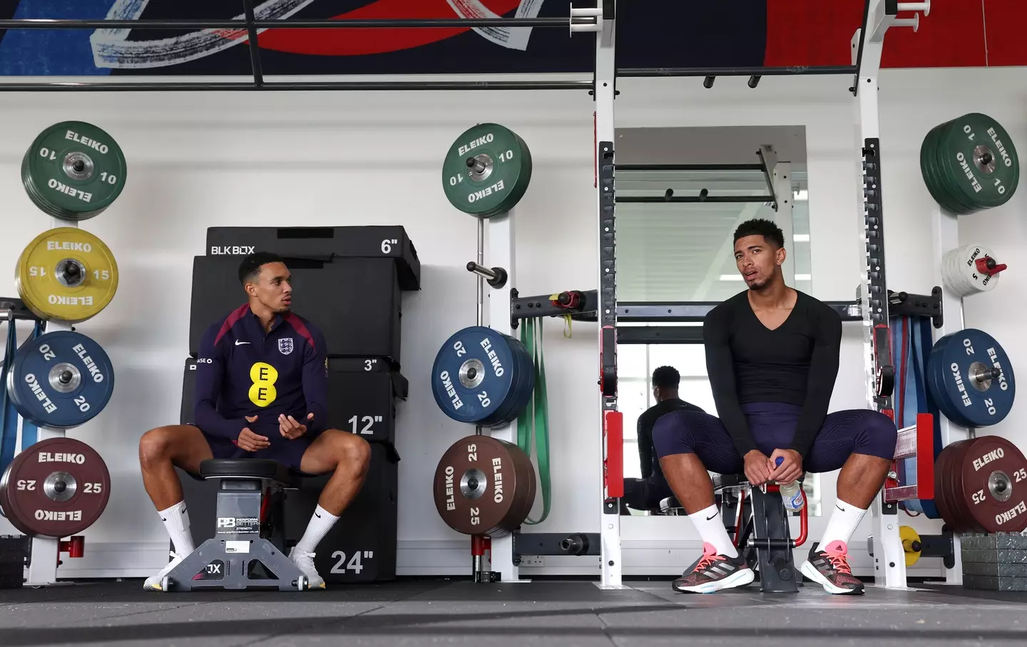 découvrez le transfert inattendu de trent alexander-arnold au real madrid, un joueur qui apportera son talent exceptionnel et sa vision de jeu au club royal. suivez les détails de cette acquisition qui promet de dynamiser l'équipe et d'ajouter une nouvelle dimension à sa défense.