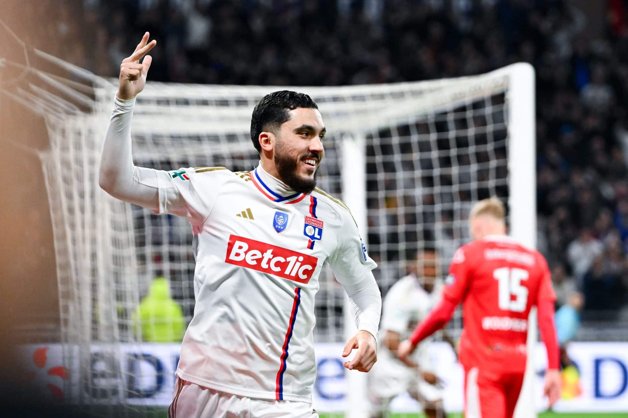 découvrez les tensions autour de cherki au psg : ses performances, les critiques des médias et l'impact sur l'équipe. plongée dans les coulisses d'un transfert controversé.