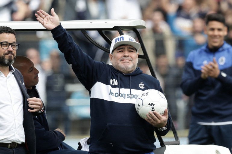 découvrez les révélations fascinantes sur diego maradona et son passage au psg. plongez dans l'histoire de cette légende du football, ses exploits et les anecdotes inédites qui ont marqué son évolution au sein du club parisien.