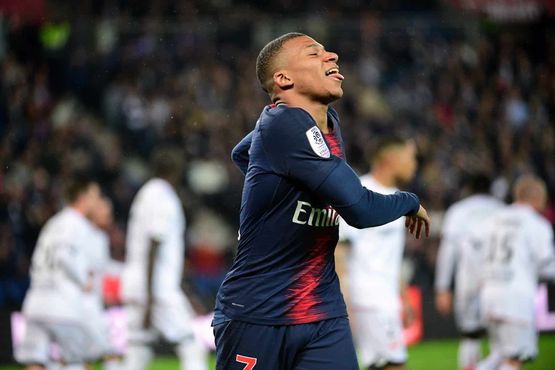 découvrez les détails excitants du transfert de kylian mbappé au psg pour 100 millions d'euros. analyse des implications sportives et financières de cette opération majeure sur le marché du football.