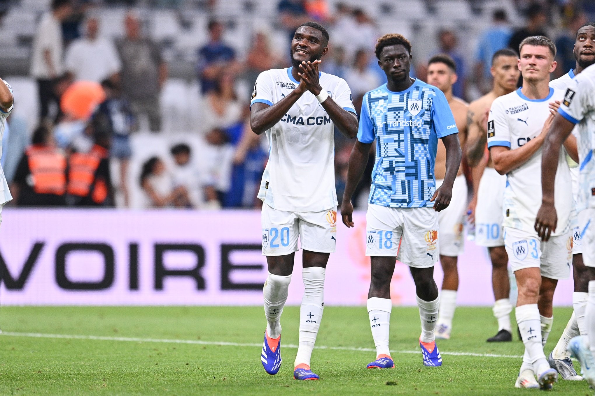 découvrez les derniers transferts de l'olympique de marseille : analyses, rumeurs et actualités des joueurs qui rejoignent ou quittent le club. restez informé sur les mouvements au sein de l'om et suivez leur stratégie de recrutement.