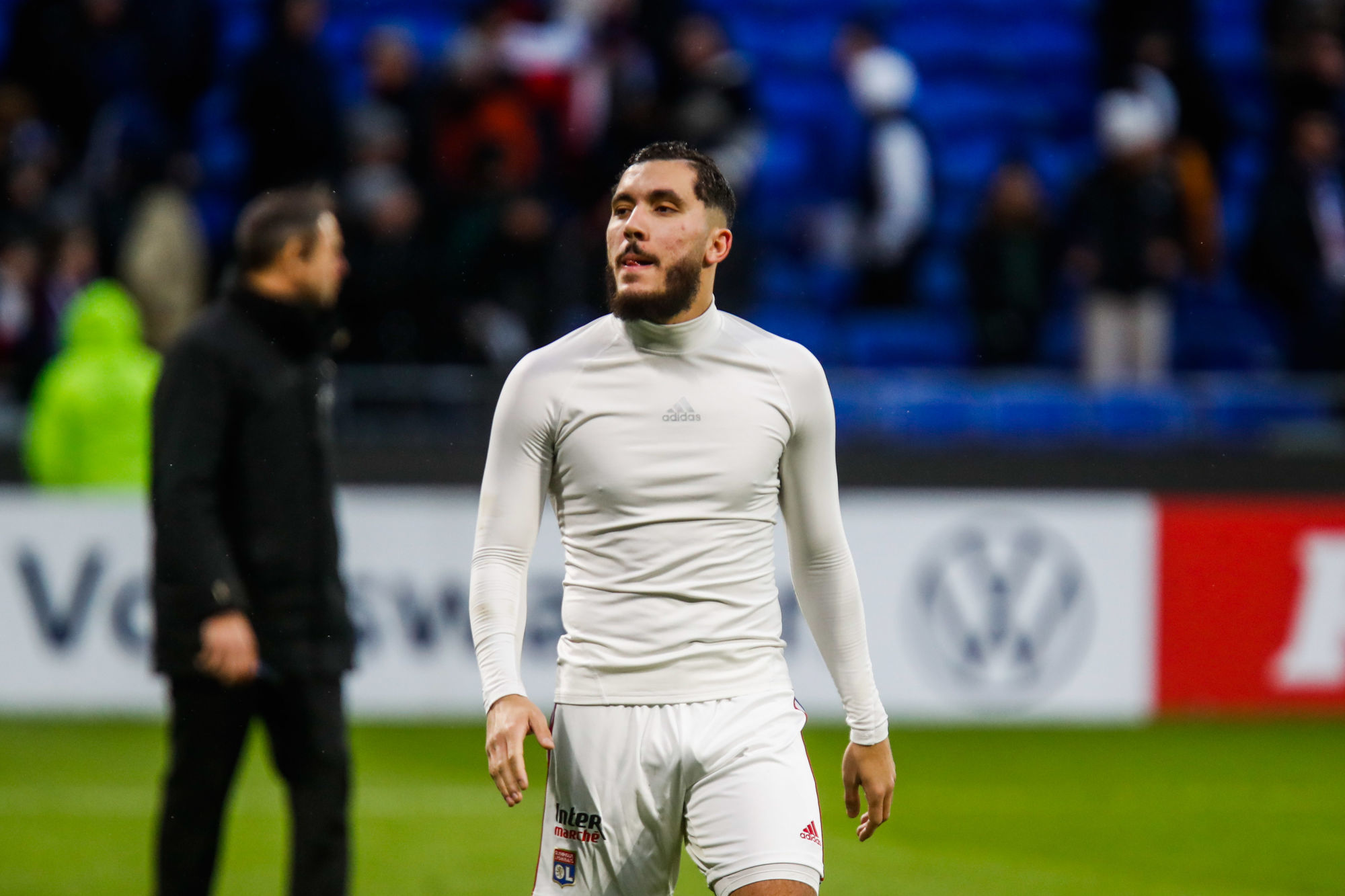 découvrez les dernières informations concernant le transfert de cherki, actuellement en attente. restez à jour sur l'évolution des négociations et les implications pour le club et le joueur.