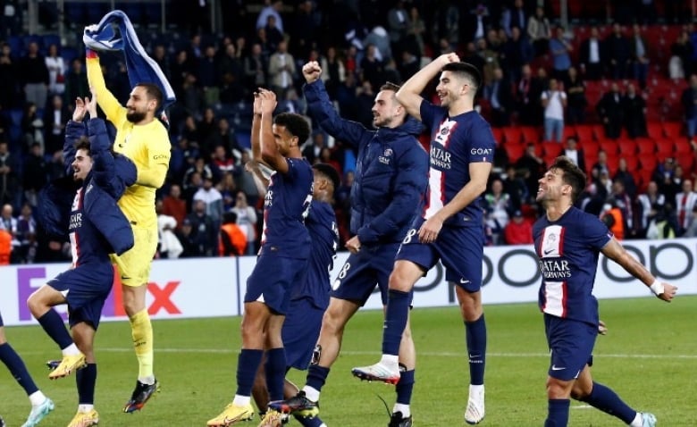 découvrez les détails exclusifs du transfert record du psg pour 150 millions d'euros. quelles implications pour l'équipe et le joueur ? plongée dans les enjeux sportifs et économiques de cette transaction majeure.