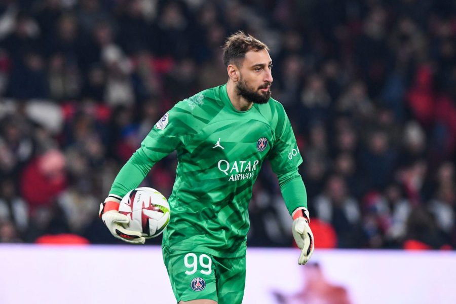 découvrez comment la pression entourant gianluigi donnarumma influence sa carrière au sein du football professionnel. analyse des attentes, des performances et de l'impact médiatique sur le jeune gardien.