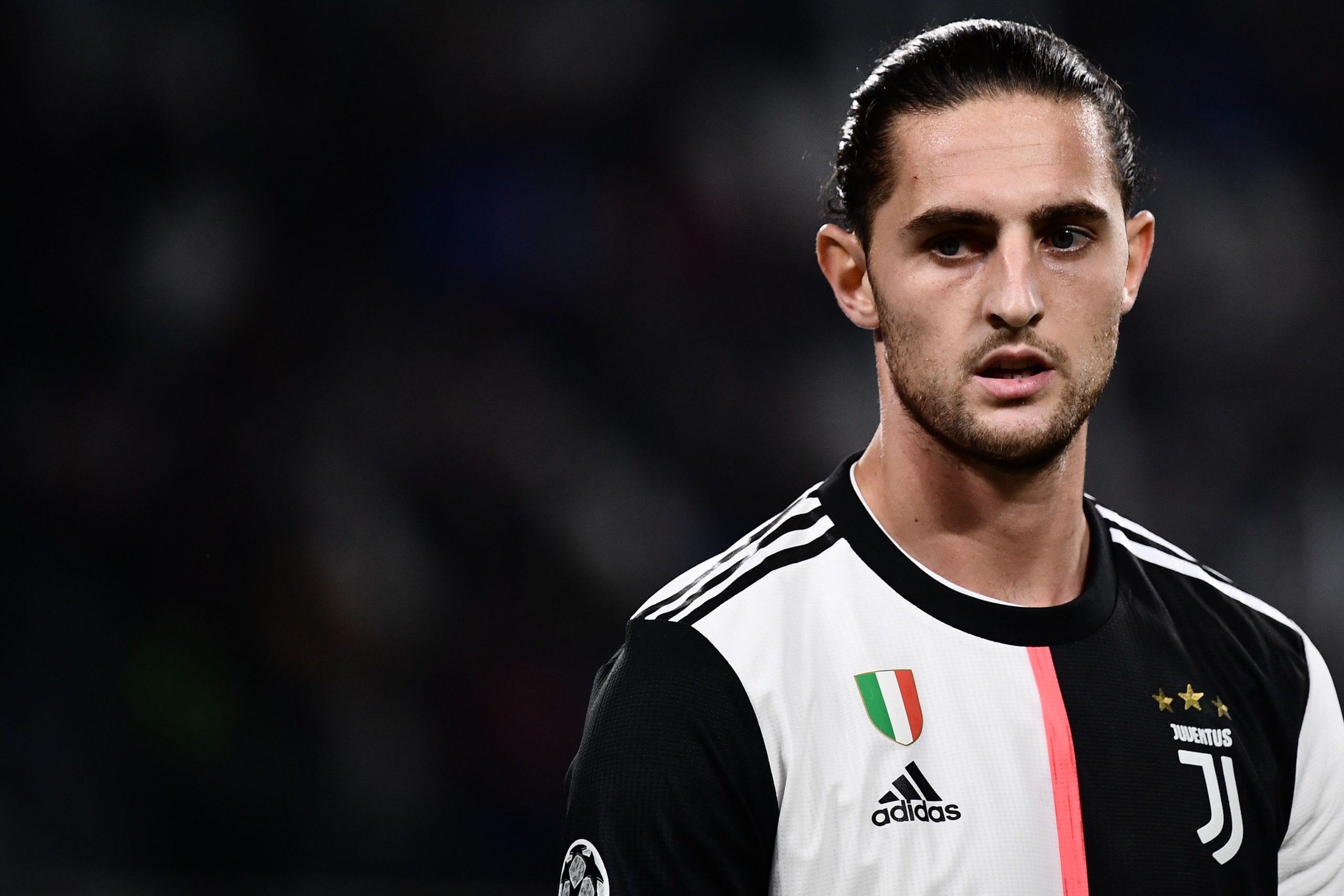 découvrez rabiot, le talentueux milieu de terrain français qui impressionne sur les terrains de football avec son style de jeu dynamique et sa vision stratégique. suivez son parcours, ses performances et son impact dans le monde du football.