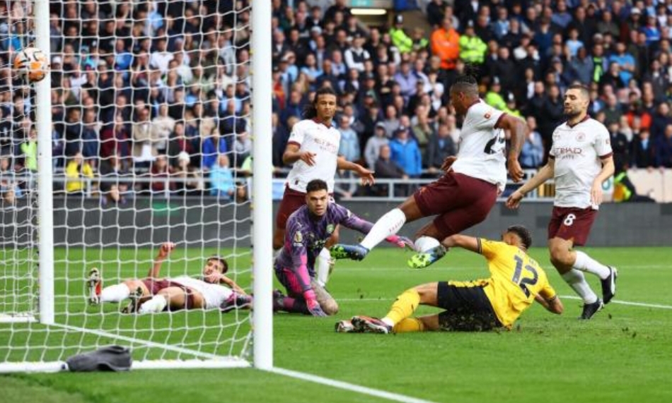 découvrez le parcours exceptionnel d'aït-nouri et son intégration au sein de manchester city. analyse des performances, des compétences et de l'impact de ce jeune talent dans l'une des équipes les plus prestigieuses du monde.